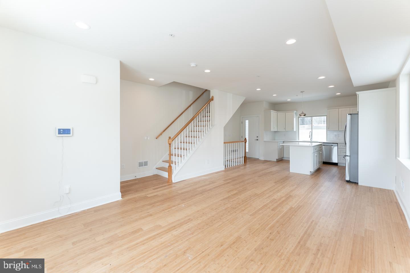 PORT RICHMOND - Residential Lease