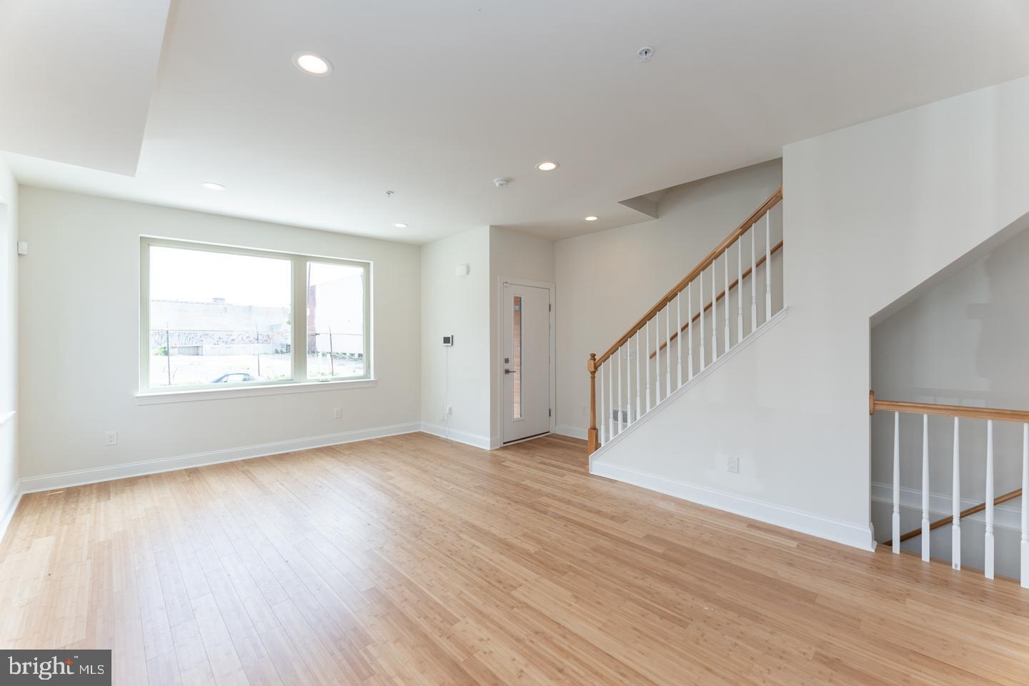 PORT RICHMOND - Residential Lease