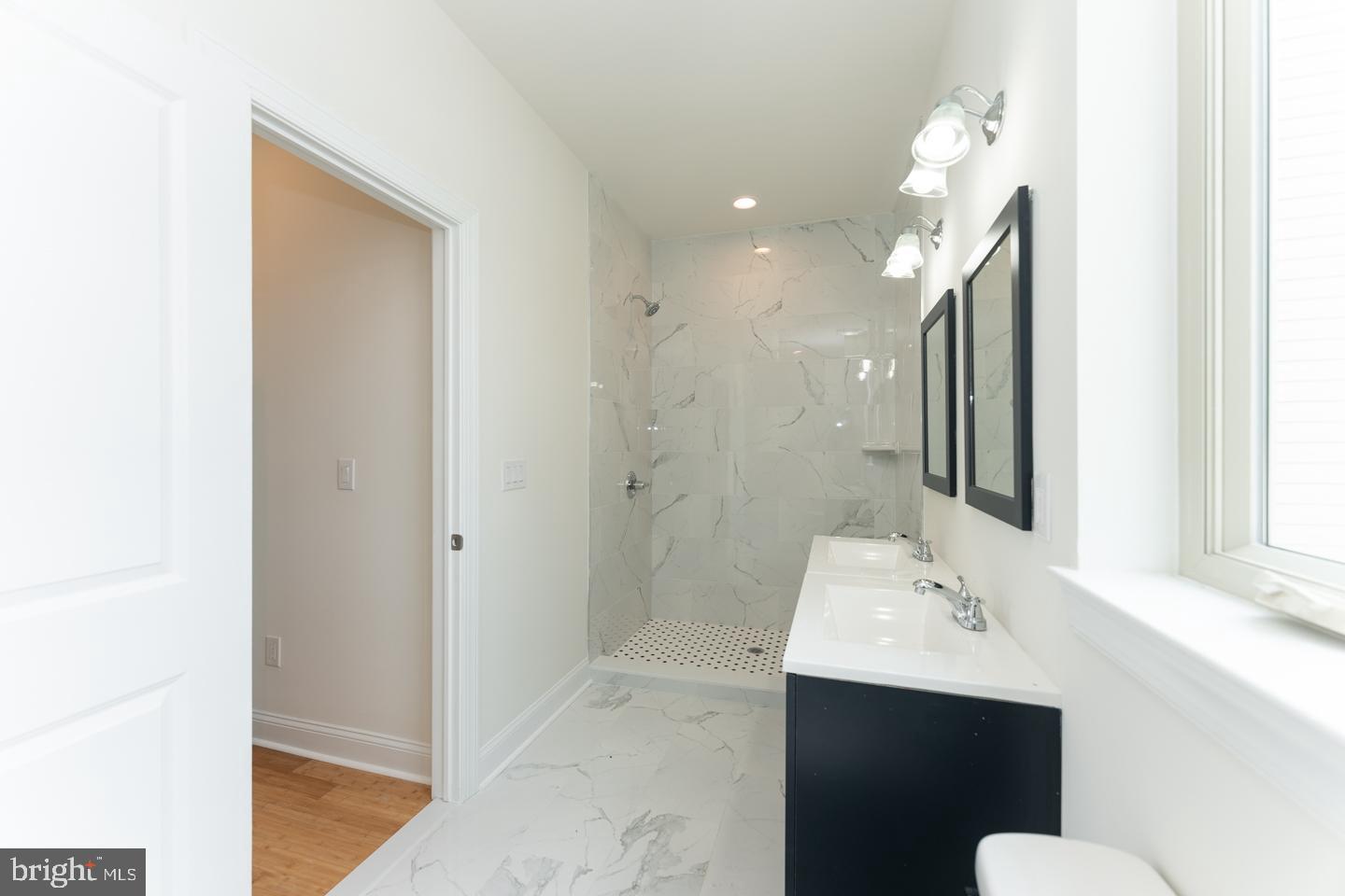 PORT RICHMOND - Residential Lease