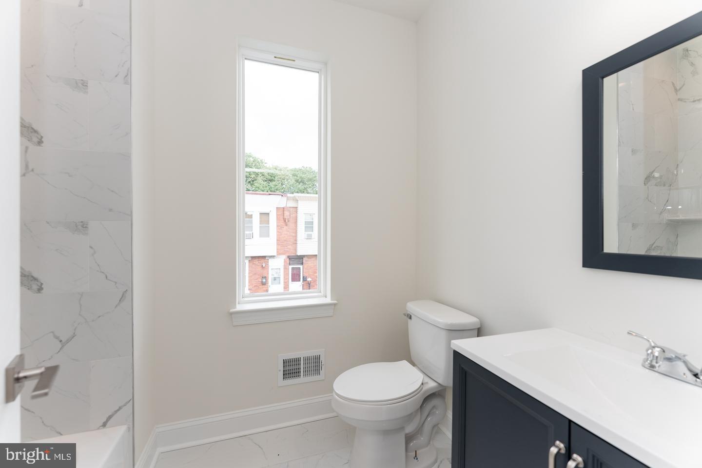 PORT RICHMOND - Residential Lease