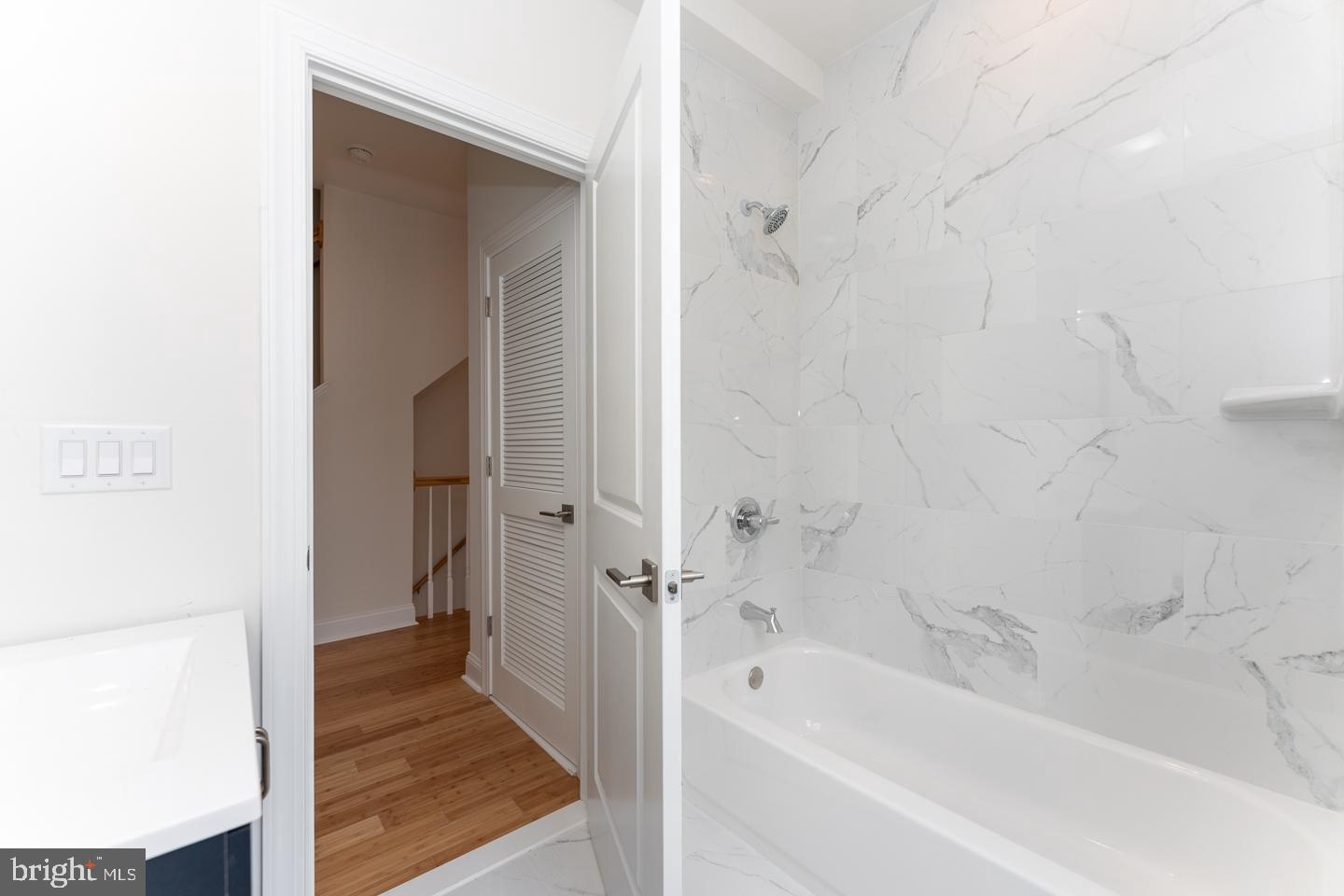 PORT RICHMOND - Residential Lease