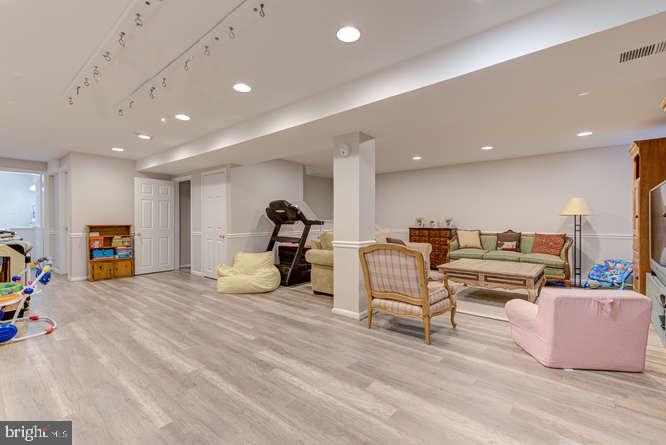 FOXVALE FARM - Residential Lease