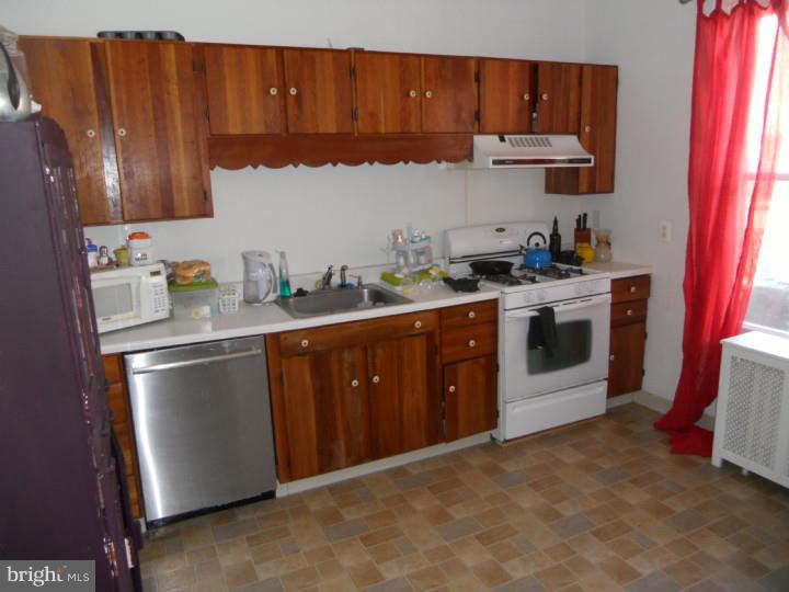 EAST FALLS - Residential Lease