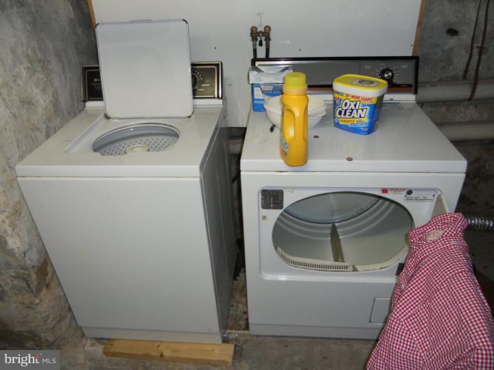 EAST FALLS - Residential Lease