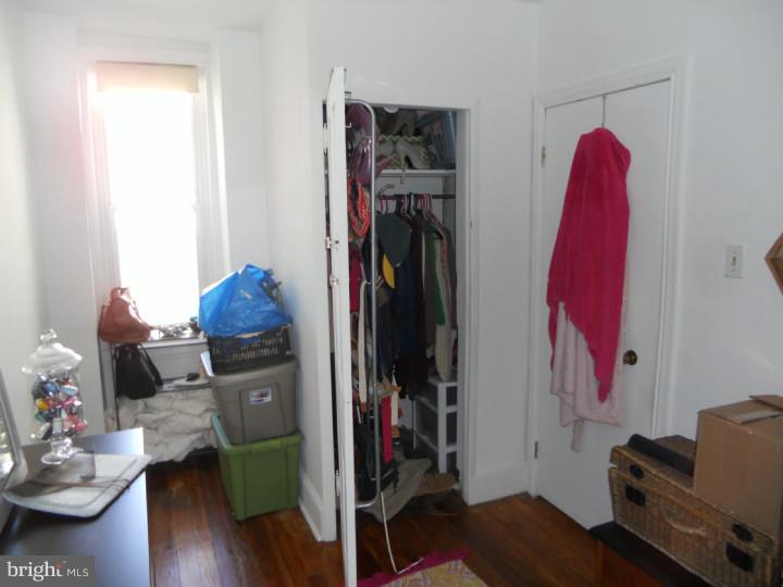 EAST FALLS - Residential Lease