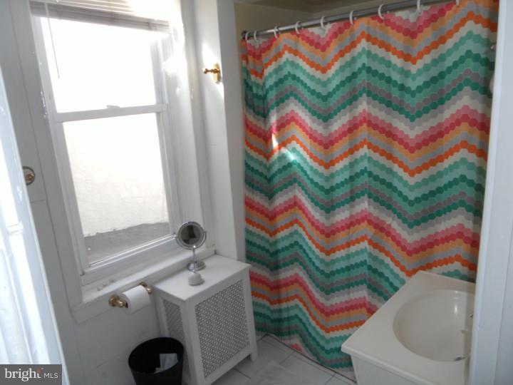 EAST FALLS - Residential Lease