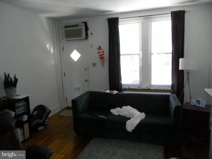 EAST FALLS - Residential Lease