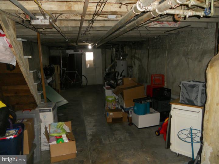 EAST FALLS - Residential Lease