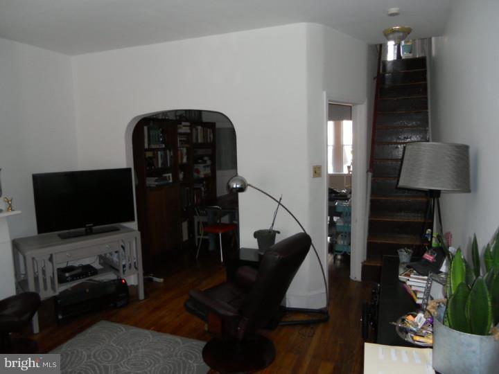 EAST FALLS - Residential Lease