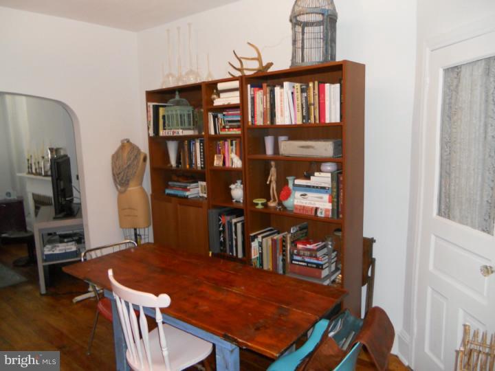 EAST FALLS - Residential Lease