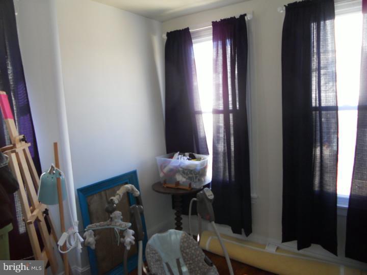 EAST FALLS - Residential Lease