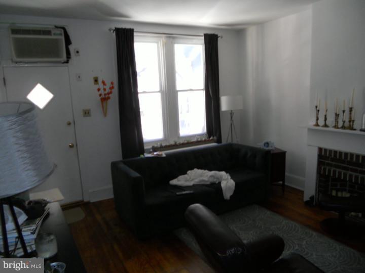 EAST FALLS - Residential Lease