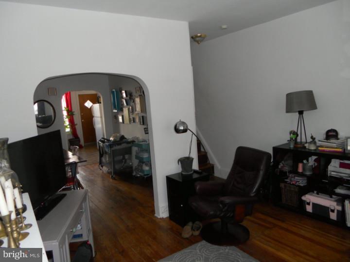 EAST FALLS - Residential Lease