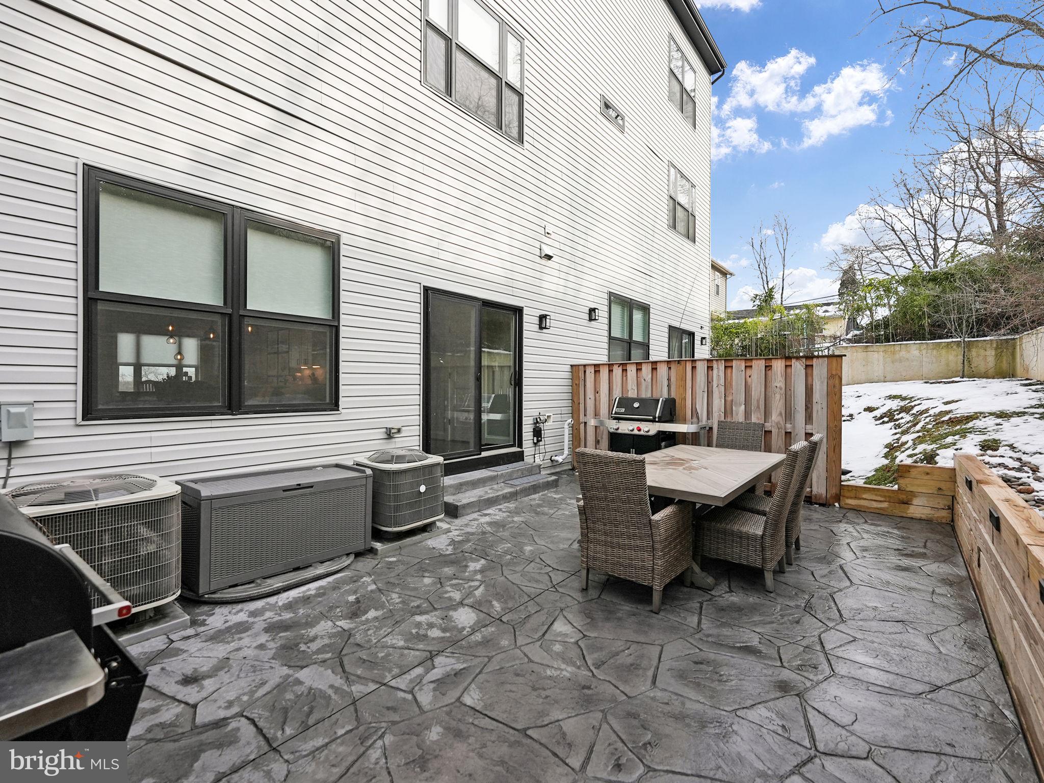 DOUGLAS PARK - Residential