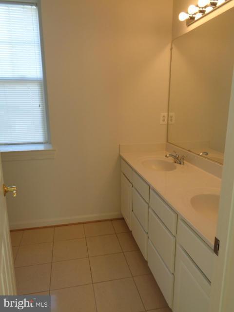 BLOOMS MILL - Residential Lease