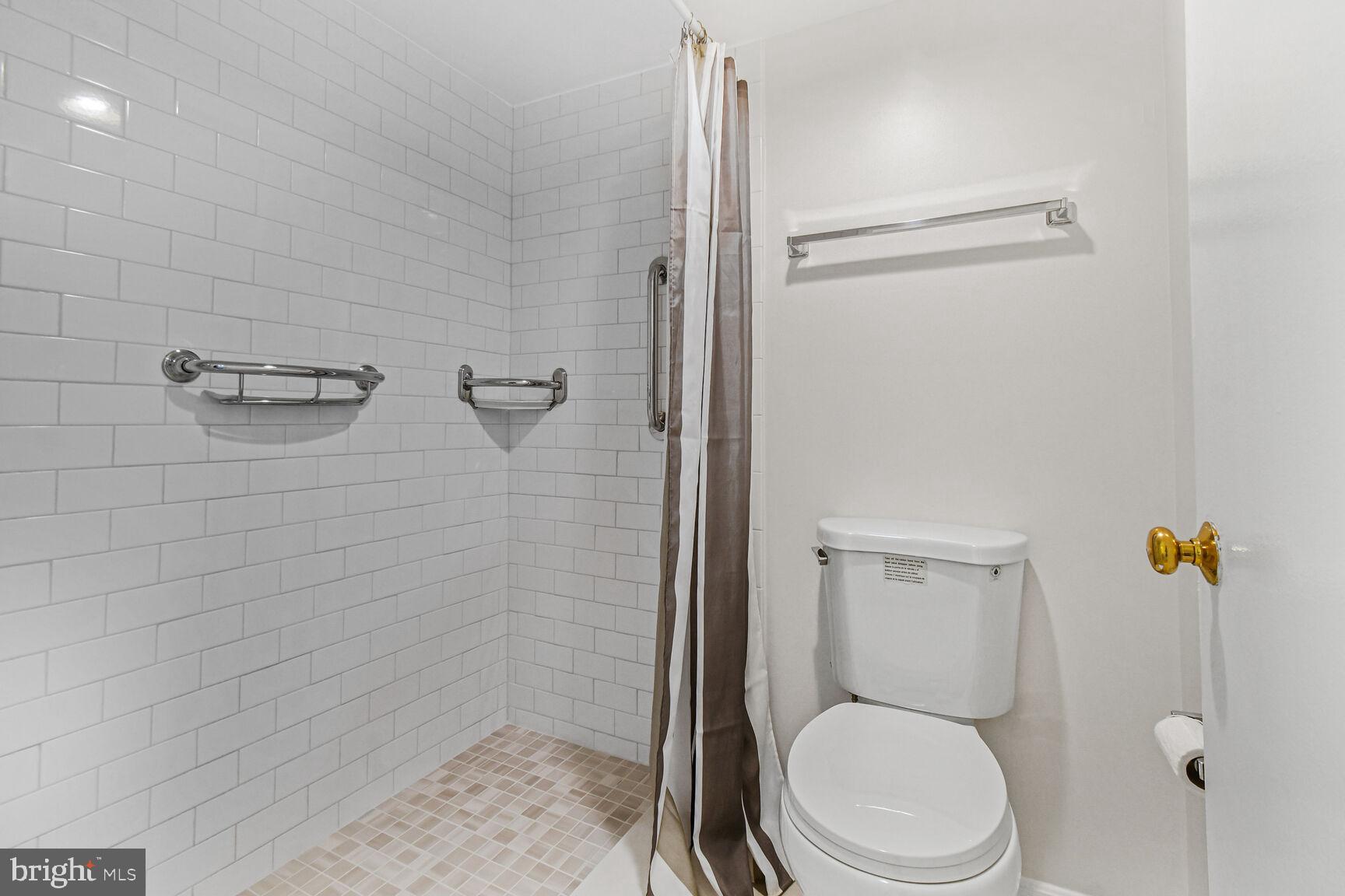 LEISURE WORLD - Residential