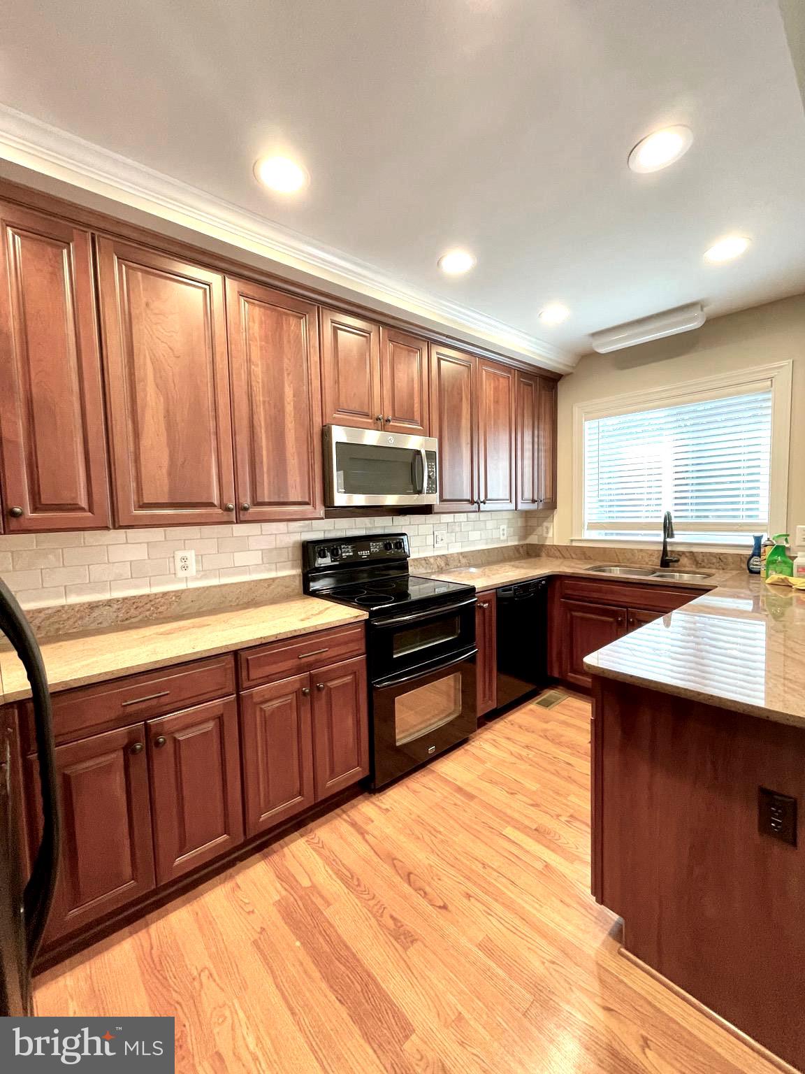 MAPLE GROVE - Residential