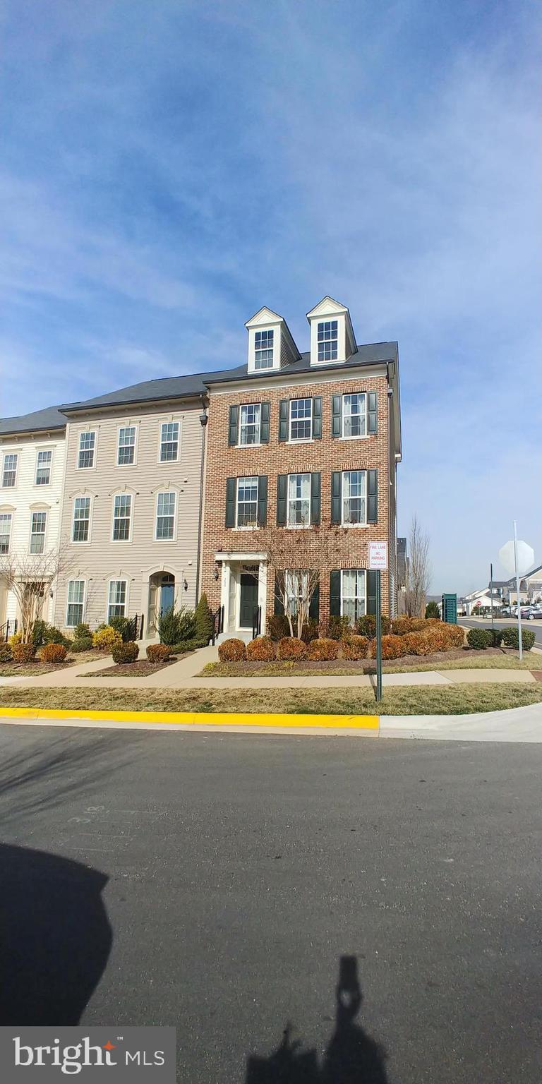 EMBREY MILL - Residential Lease