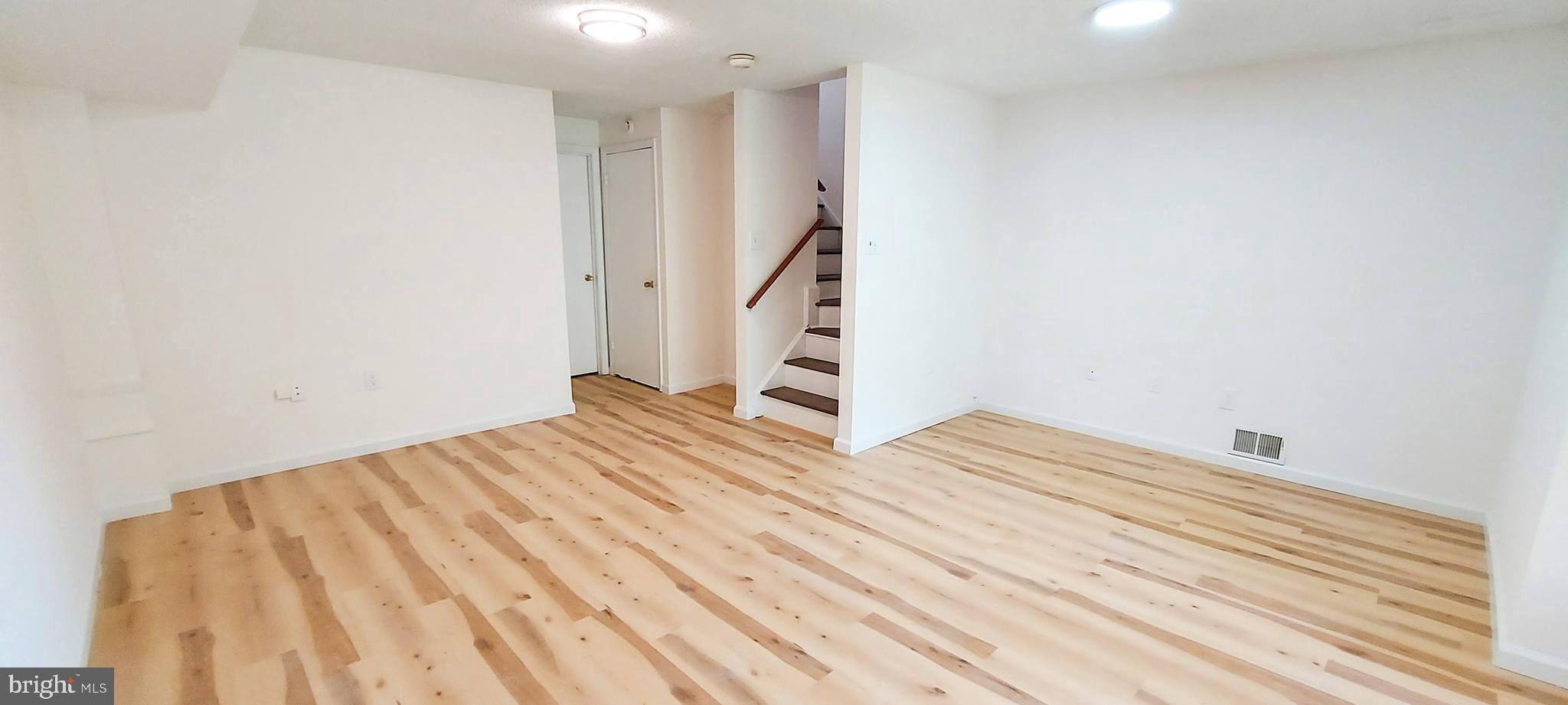 SILVER SPRING CNTRY CLUB - Residential Lease