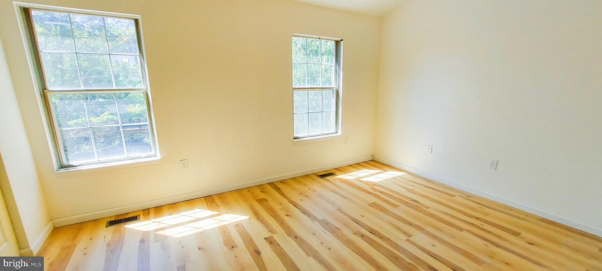 SILVER SPRING CNTRY CLUB - Residential Lease