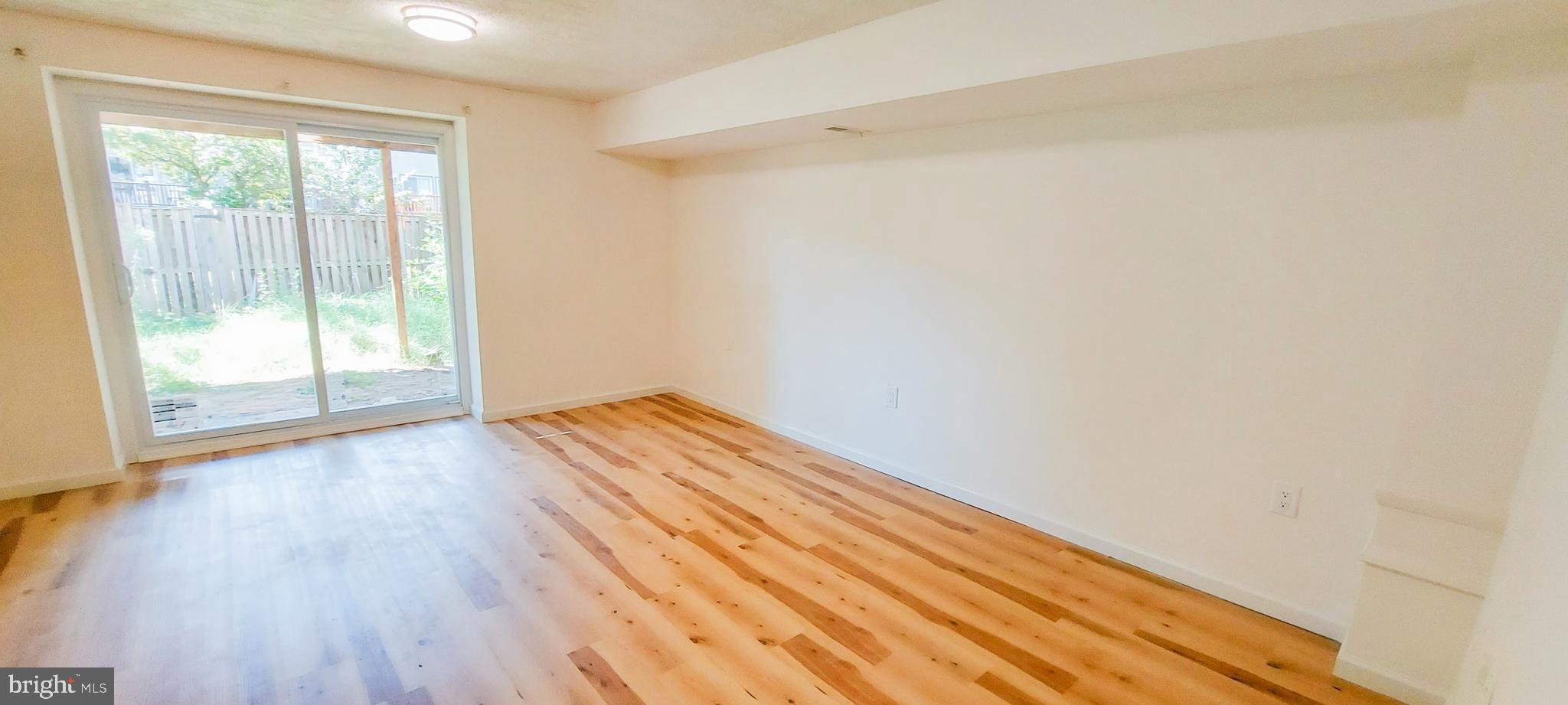 SILVER SPRING CNTRY CLUB - Residential Lease