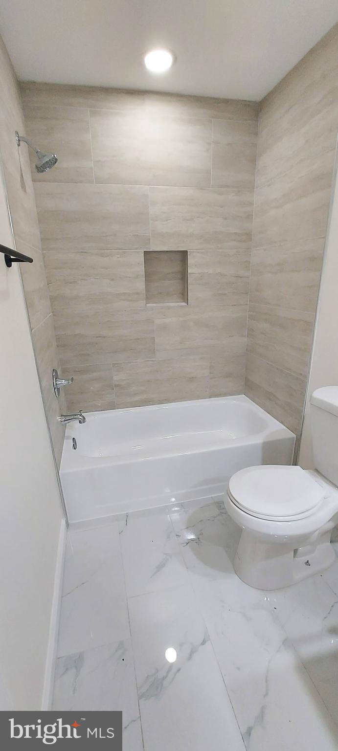 SILVER SPRING CNTRY CLUB - Residential Lease