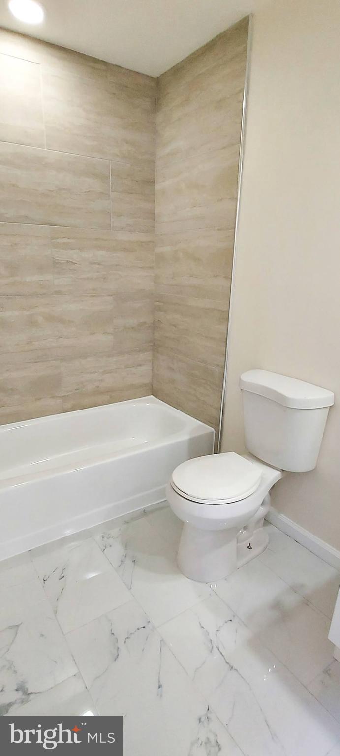 SILVER SPRING CNTRY CLUB - Residential Lease