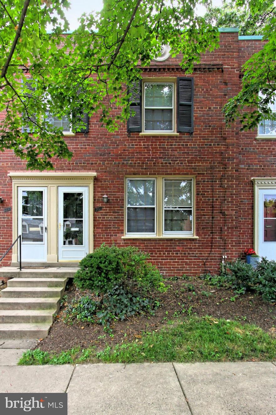 Updated, sunny 2 BR home w/large BRs & great natural light. Open floorplan features spacious LR w/parquet floors, separate DR, & updated kitchen w/GAS range/oven & stainless steel appliances. Fresh paint & new fixtures throughout. Refinished deck is perfect for grilling, gardening &relaxing. Community amenities include pool, tennis & lush common grounds. Easy access to Pentagon, DC, shopping, etc.