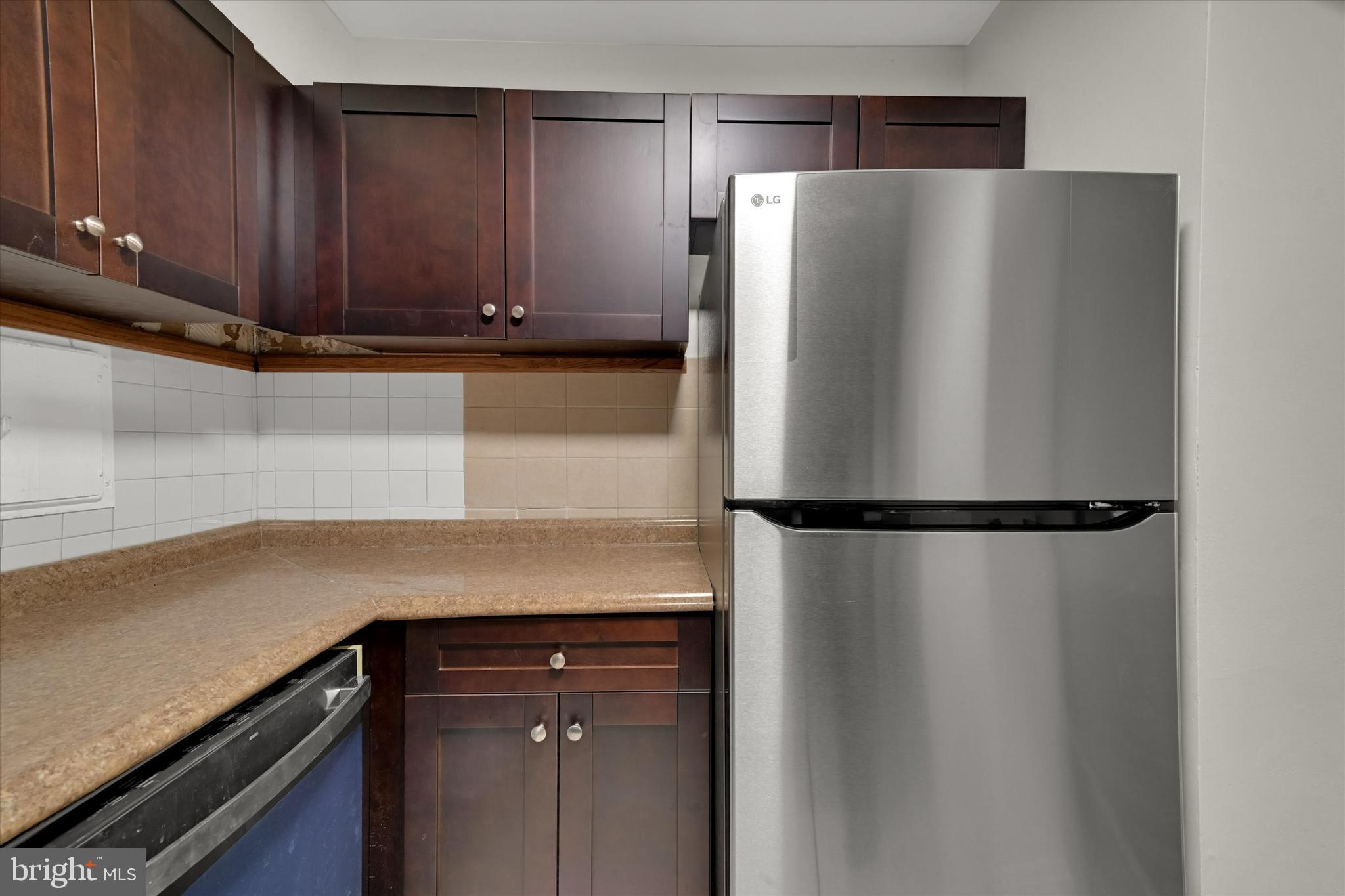 SWANN HILL CONDOMINIUMS - Residential