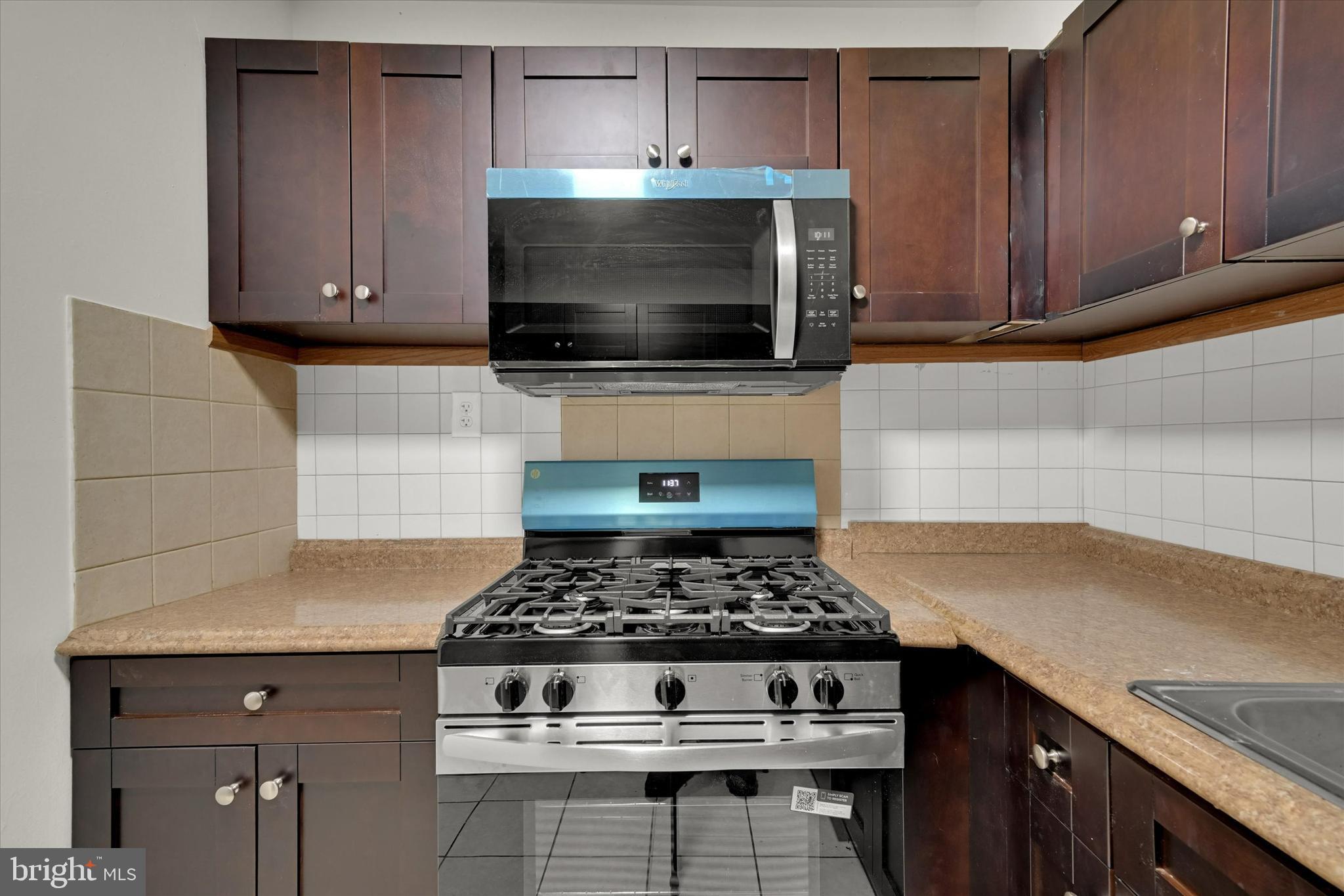 SWANN HILL CONDOMINIUMS - Residential