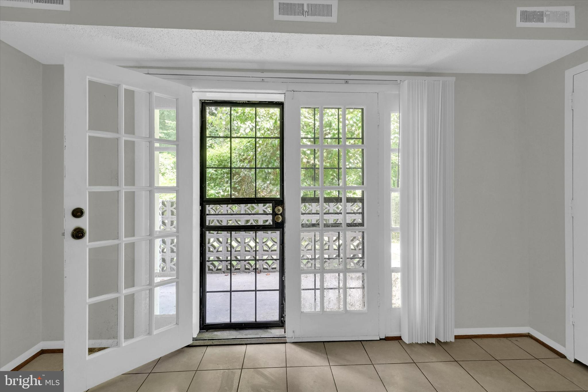 SWANN HILL CONDOMINIUMS - Residential