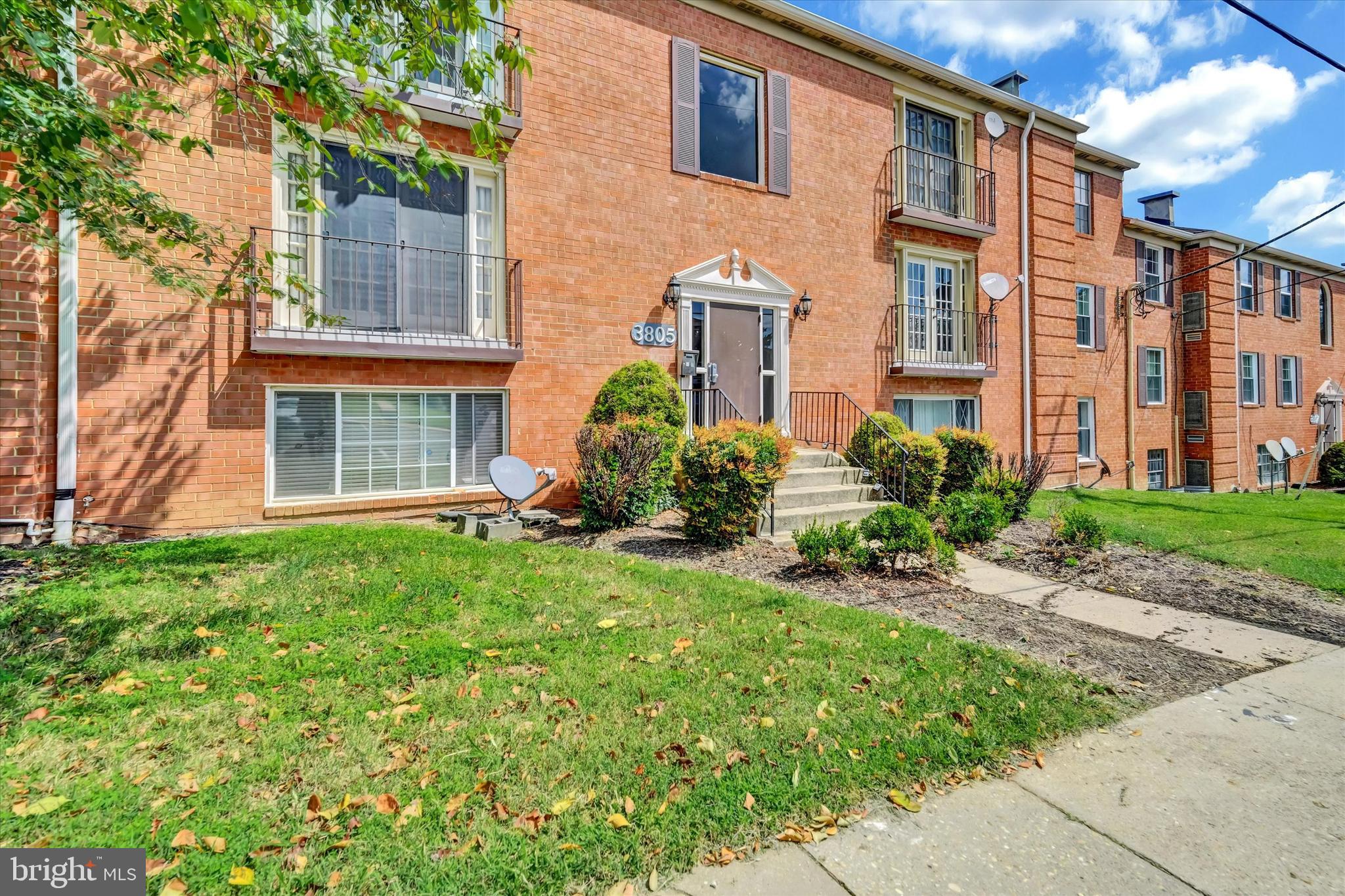 SWANN HILL CONDOMINIUMS - Residential