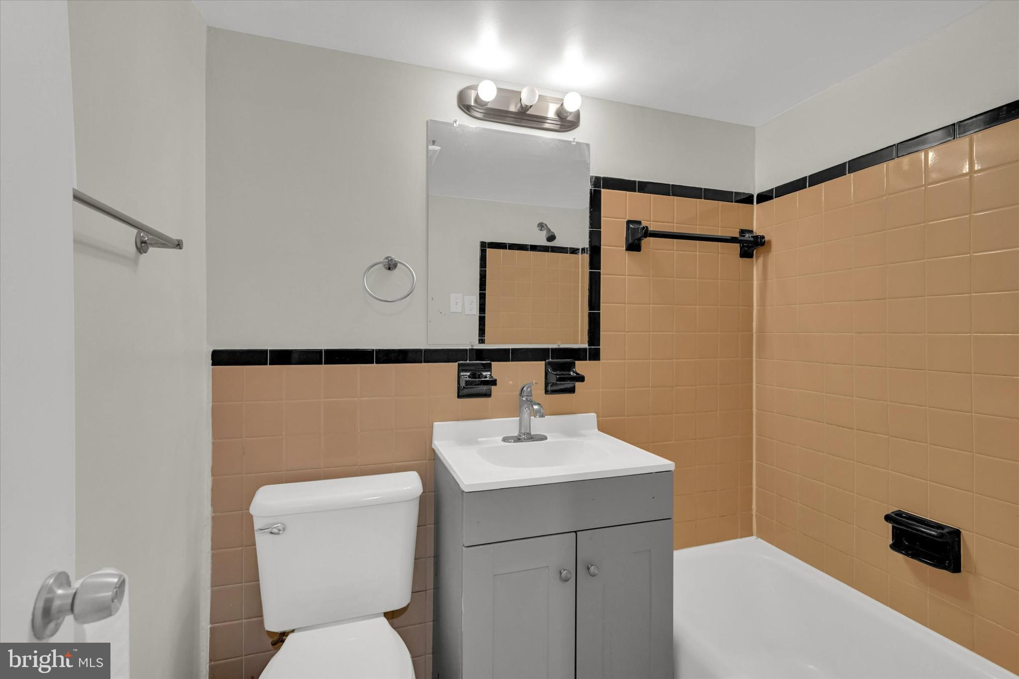 SWANN HILL CONDOMINIUMS - Residential