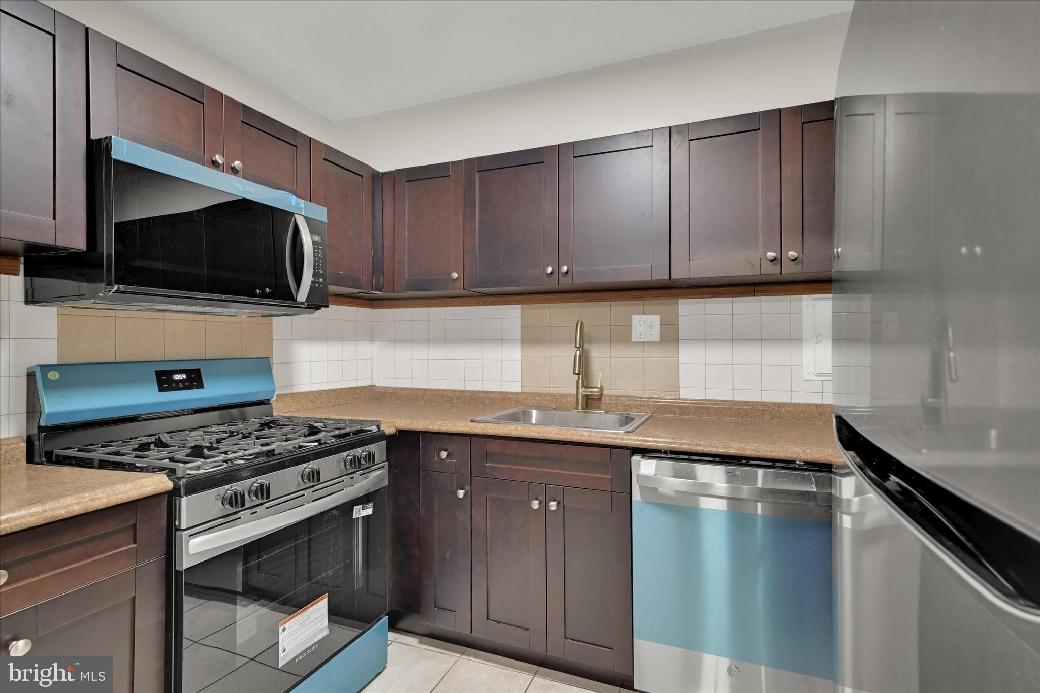 SWANN HILL CONDOMINIUMS - Residential