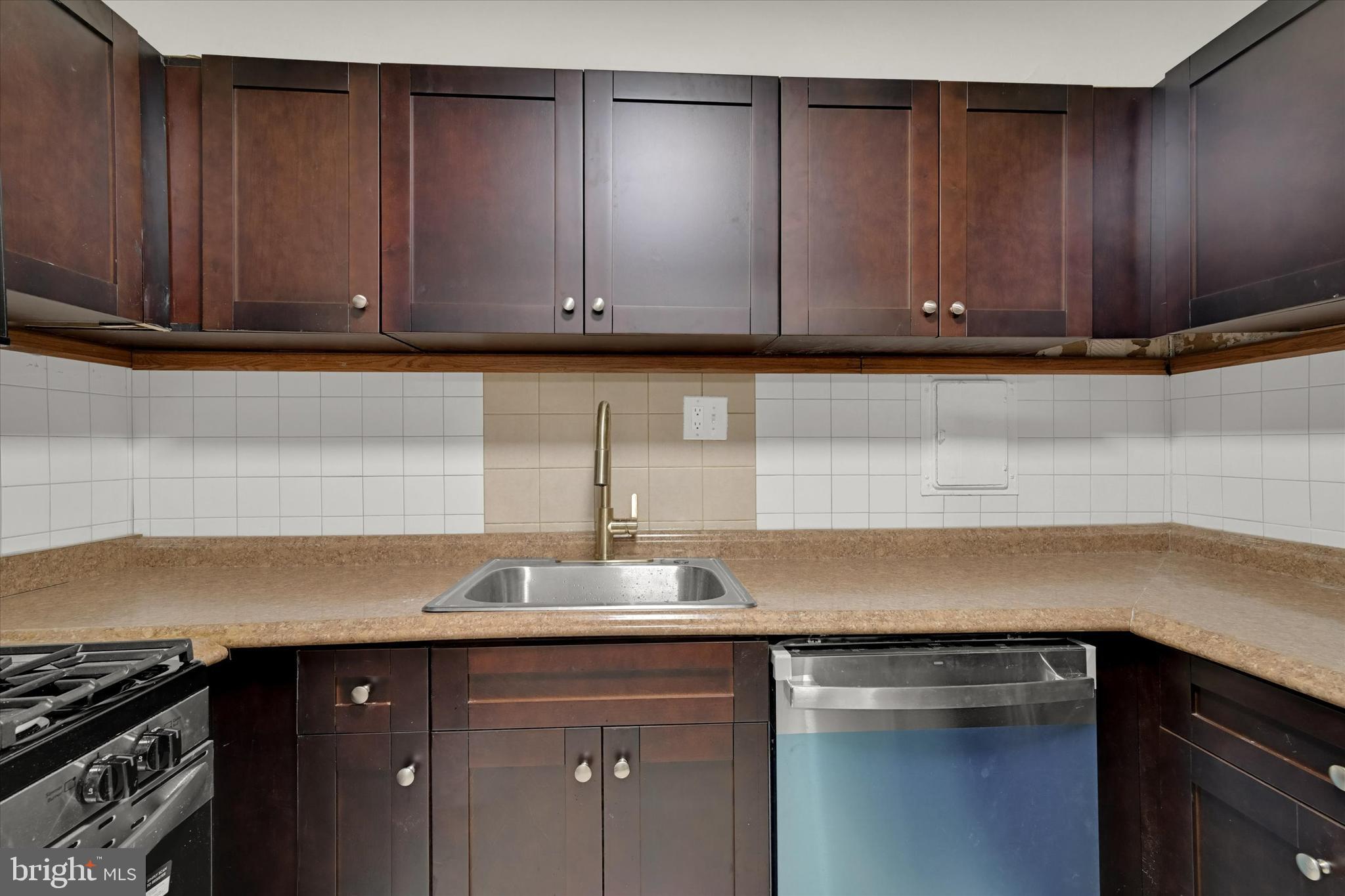 SWANN HILL CONDOMINIUMS - Residential