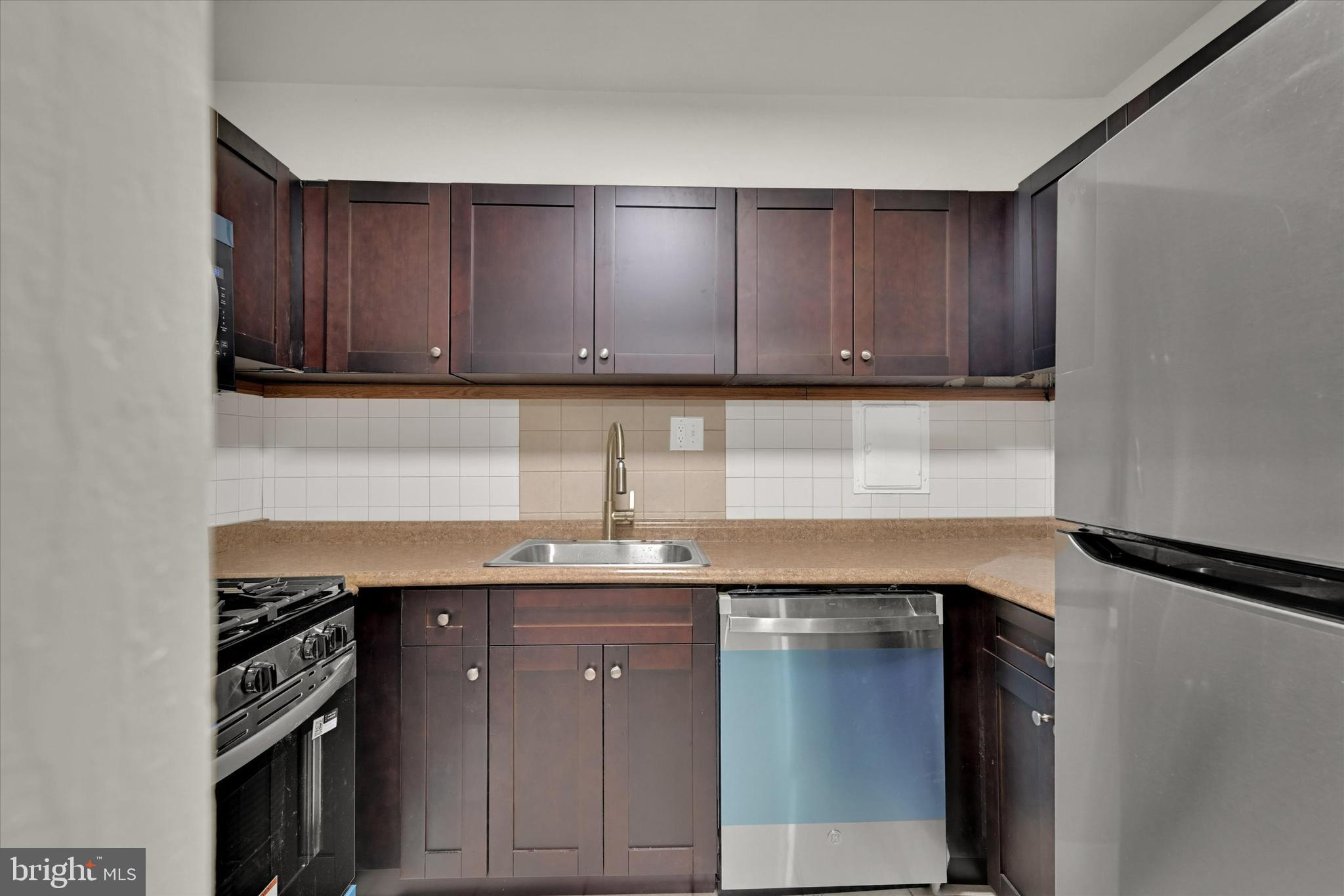 SWANN HILL CONDOMINIUMS - Residential