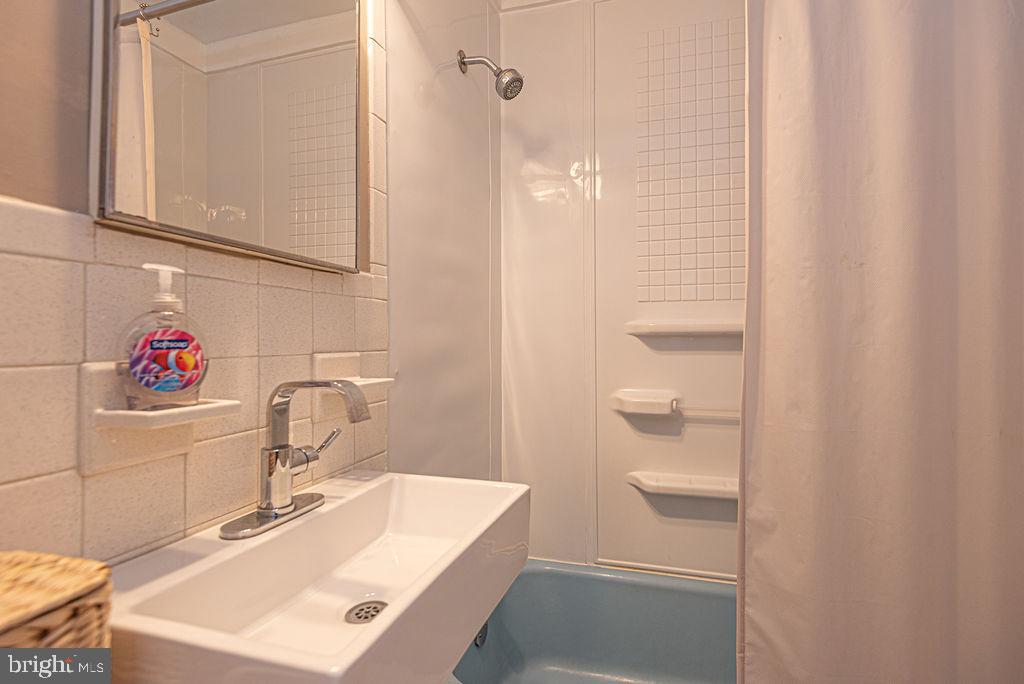 OCEANBAY CITY - Residential Income