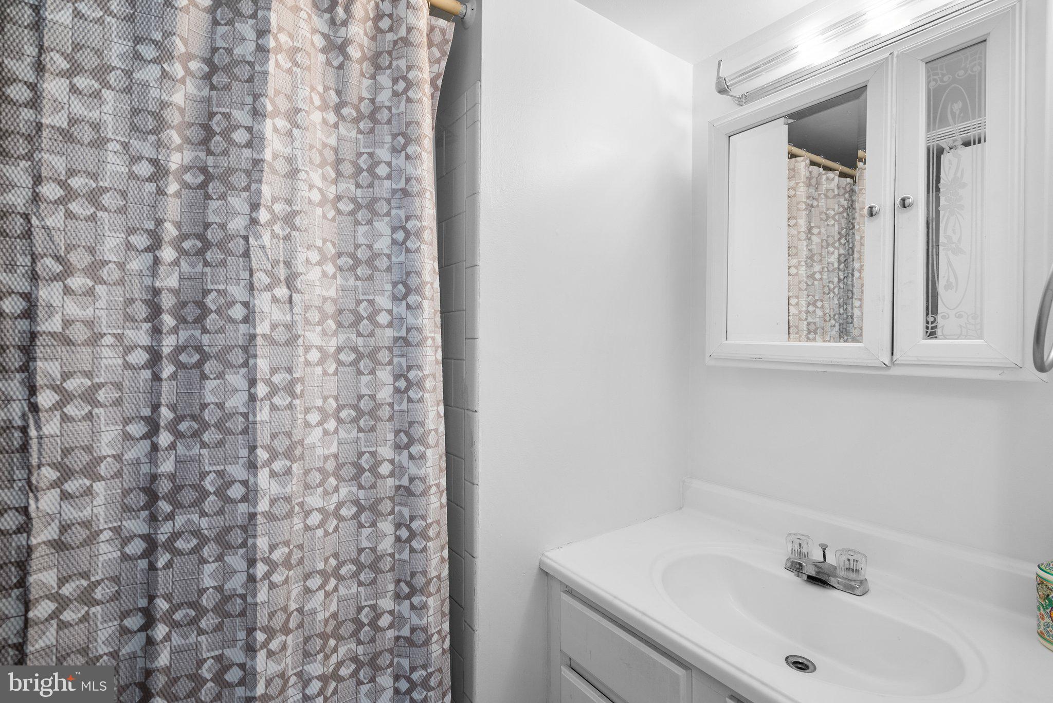 CAMELBACK VILLAGE - Residential