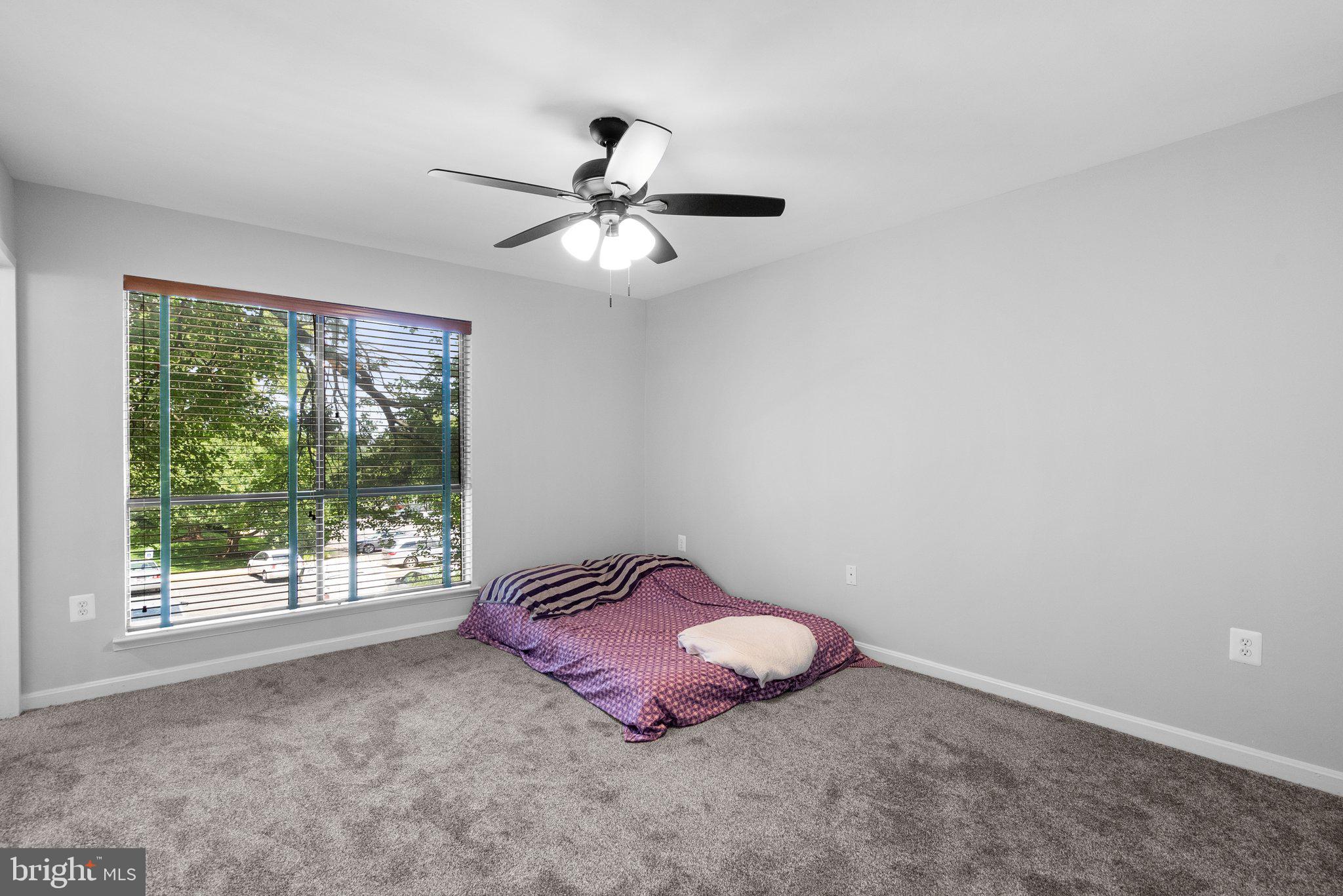 CAMELBACK VILLAGE - Residential