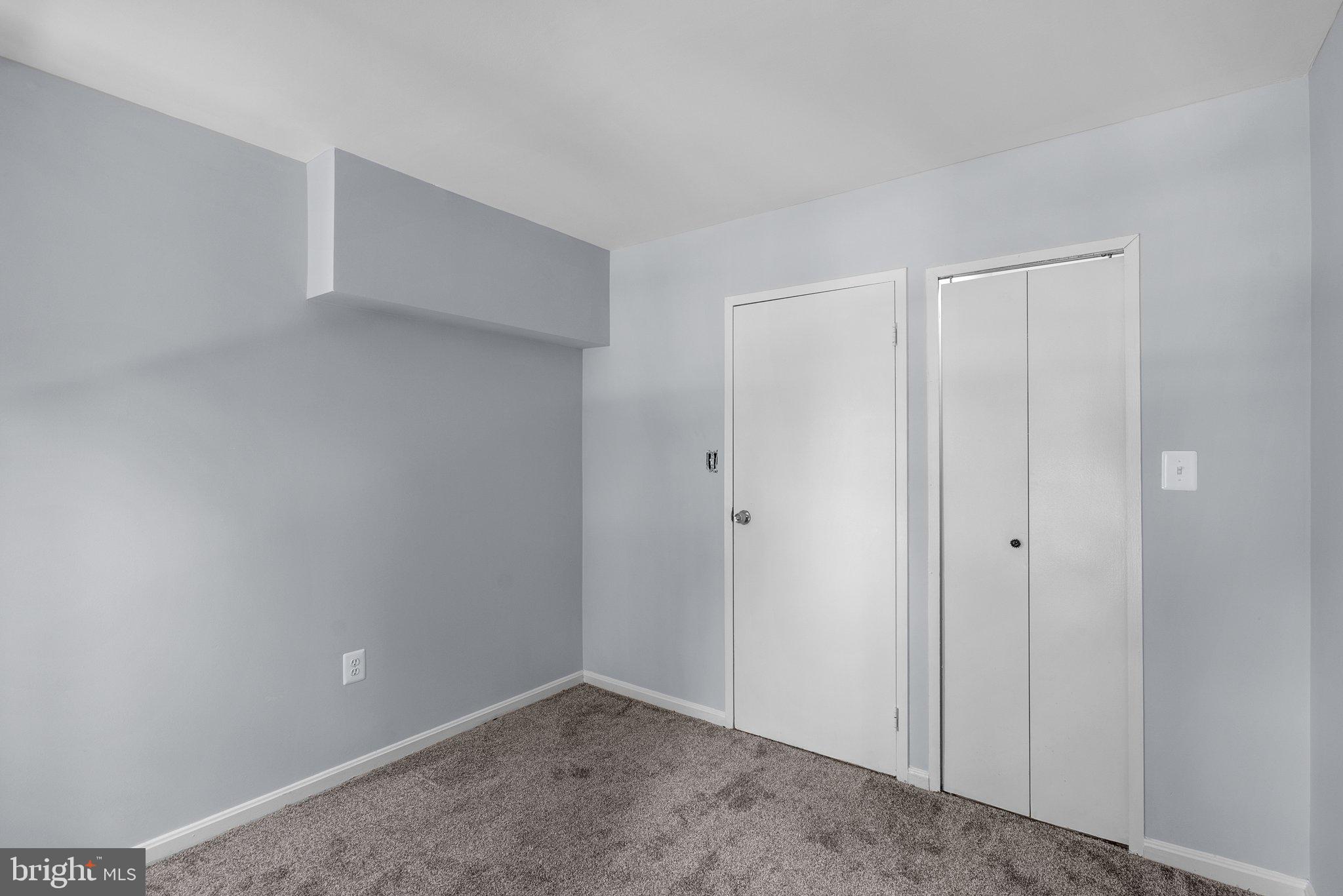 CAMELBACK VILLAGE - Residential