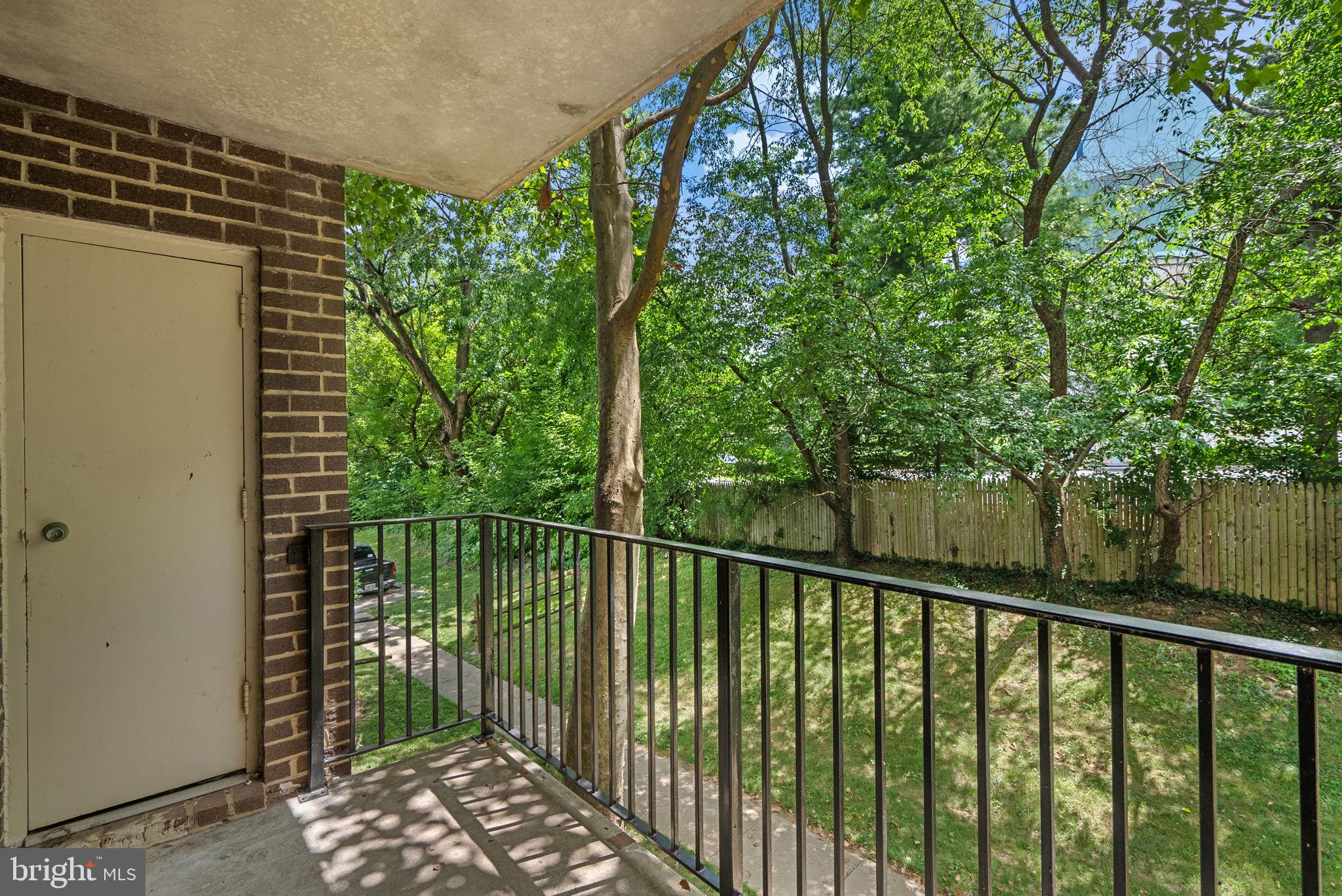 CAMELBACK VILLAGE - Residential