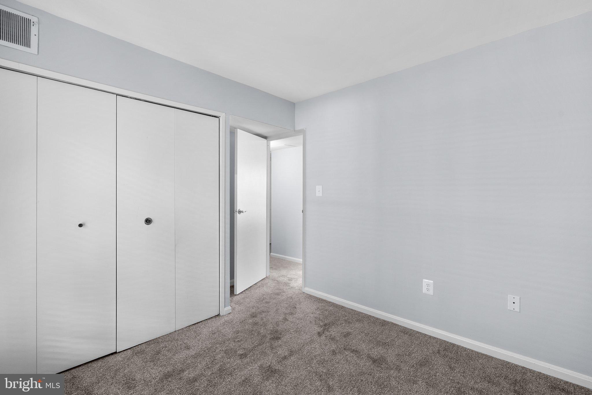 CAMELBACK VILLAGE - Residential