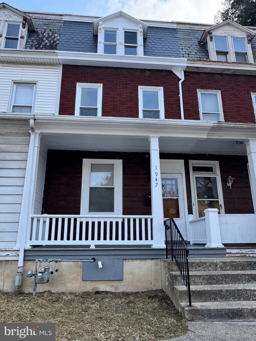 Fully Functional Rental Property!  Long term Tenants want to stay..  Schedule for Tuesday or Thursday Showing.