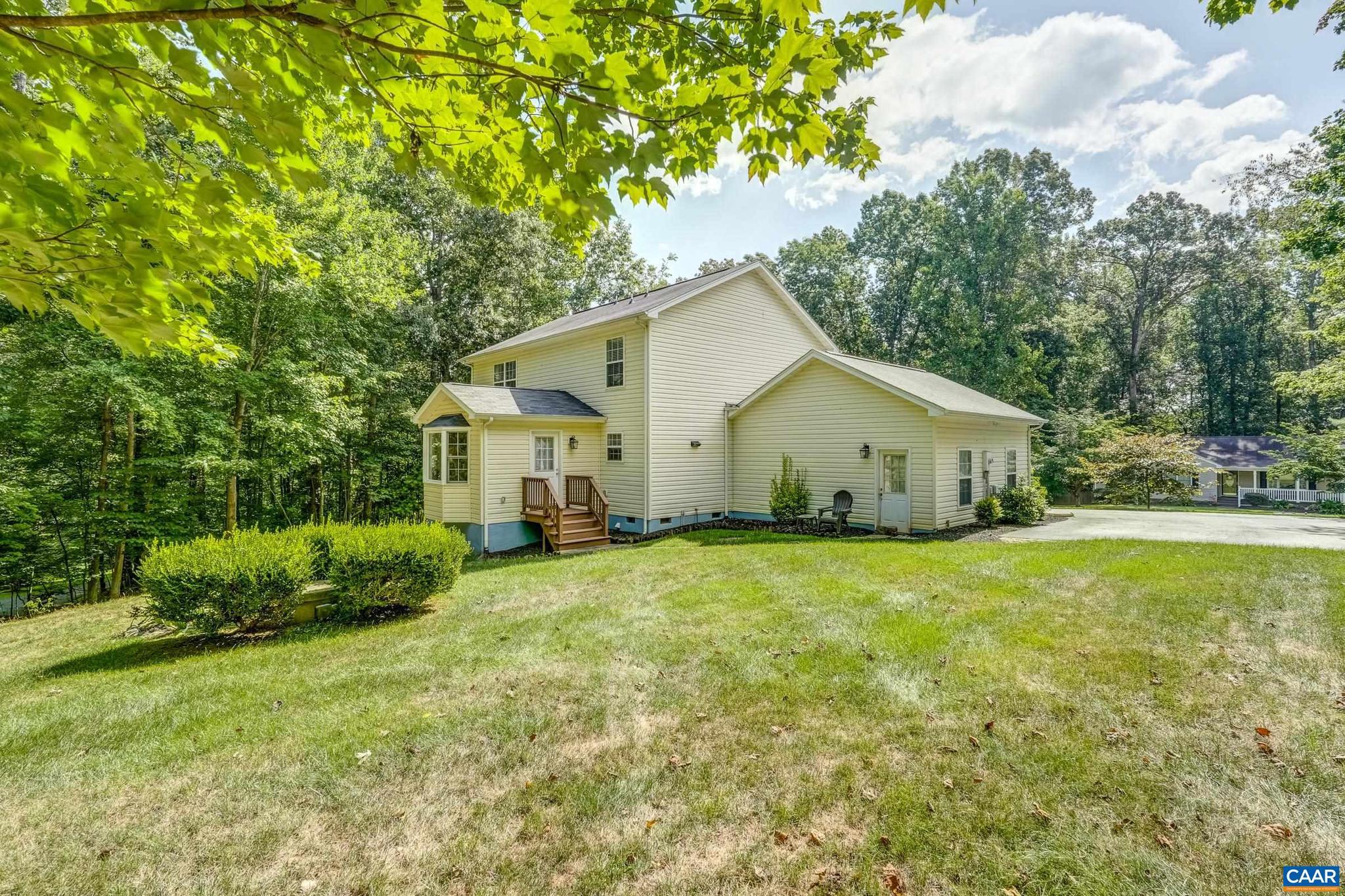 DEER LAKE ESTATES - Residential