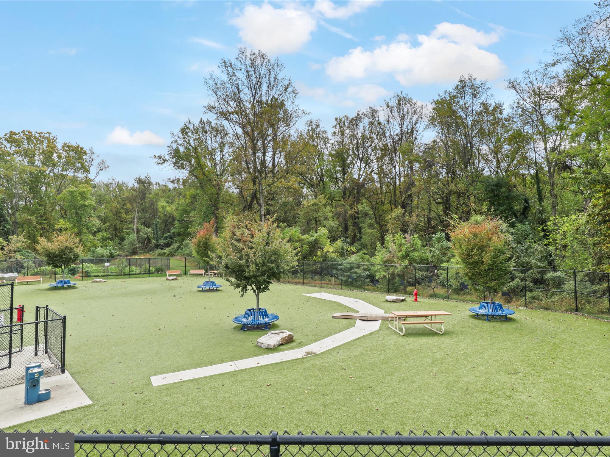 THE PARK AT ADDISON METRO - Residential