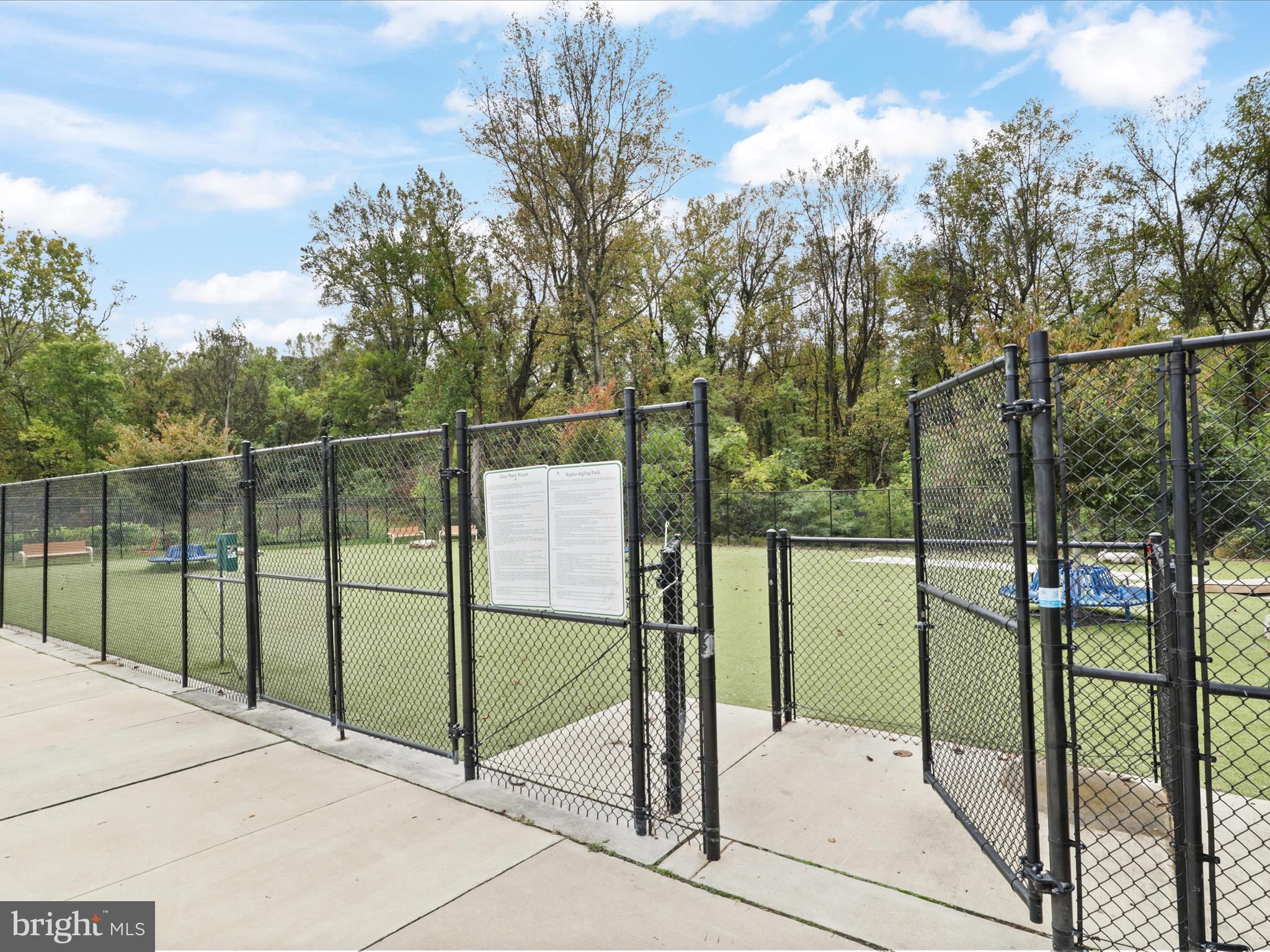 THE PARK AT ADDISON METRO - Residential