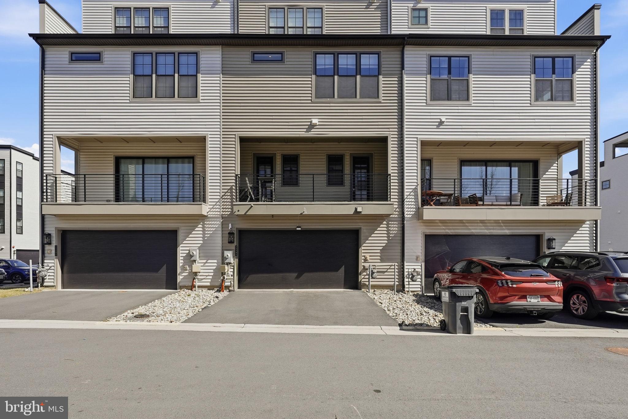 METRO WALK AT MOOREFIELD STATION - Residential