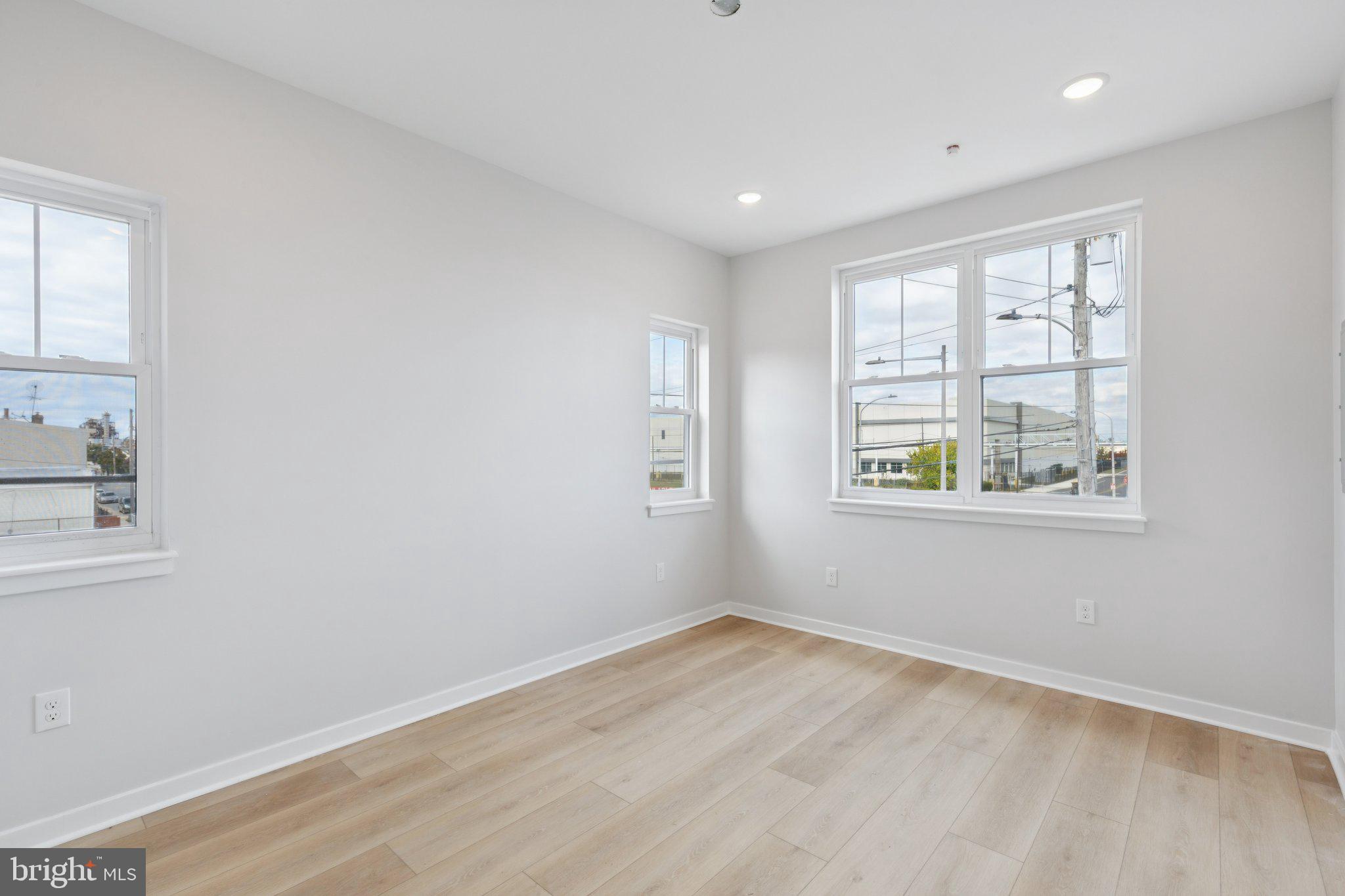 BRIDESBURG - Residential