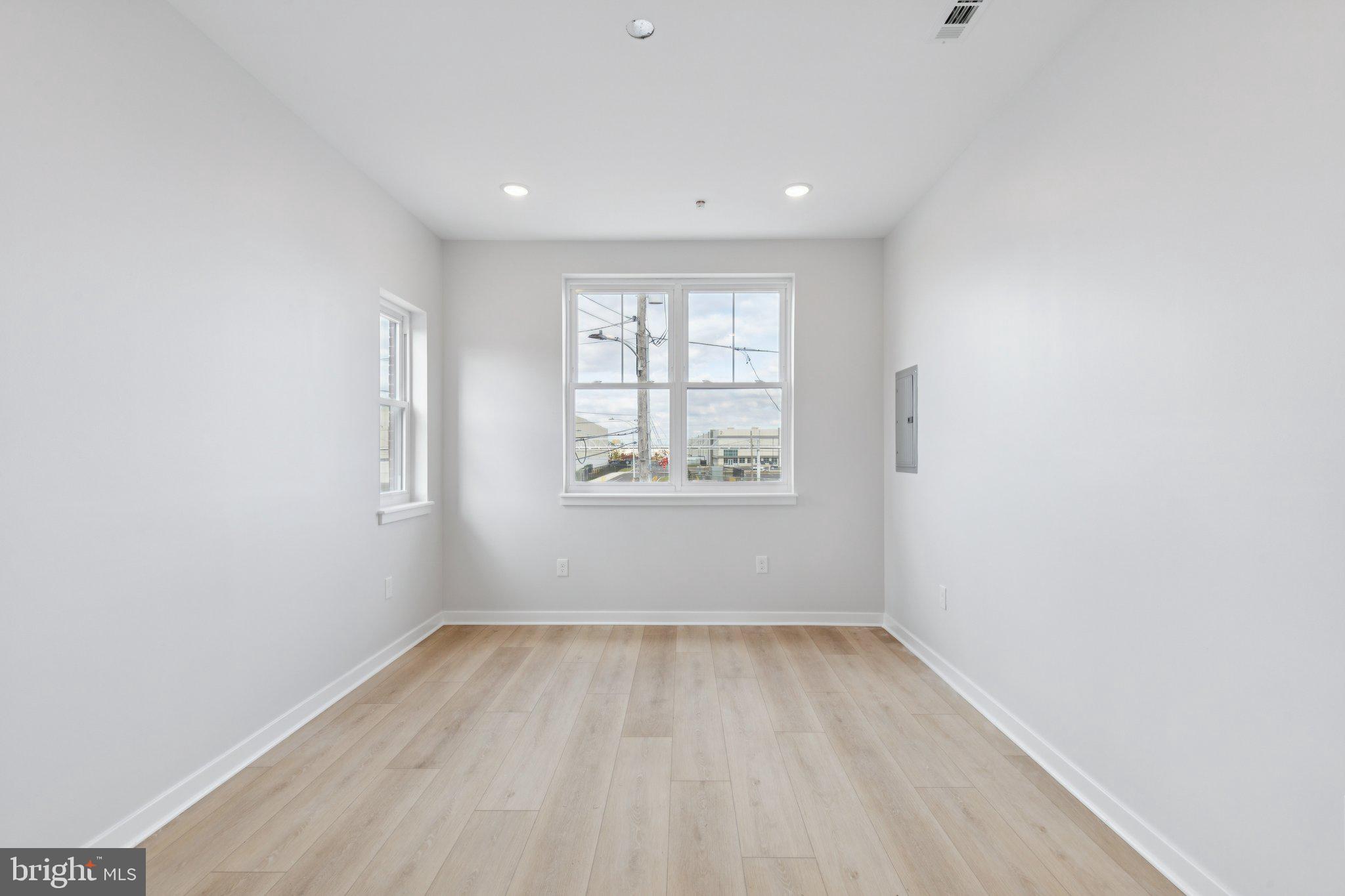 BRIDESBURG - Residential