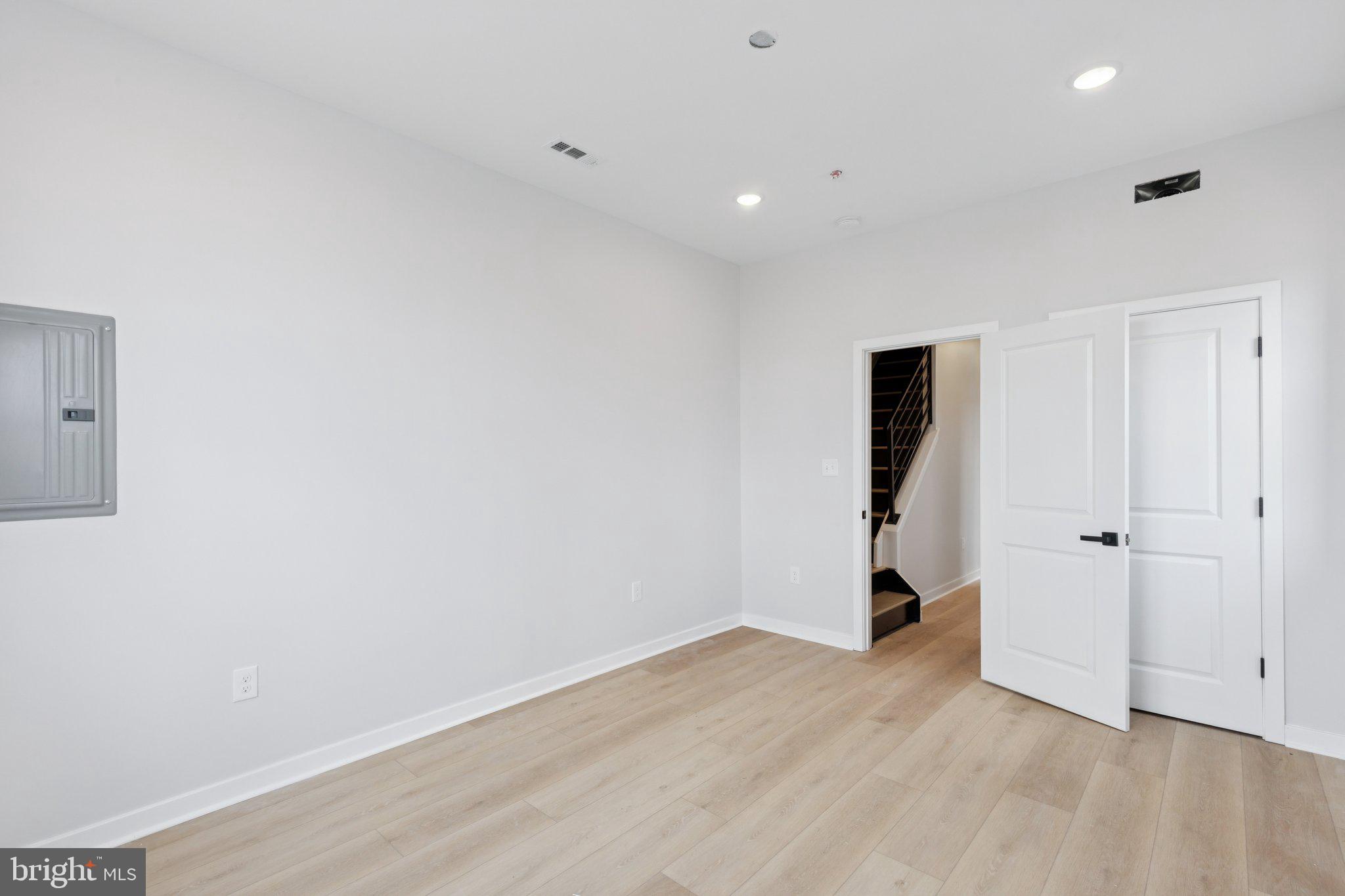 BRIDESBURG - Residential